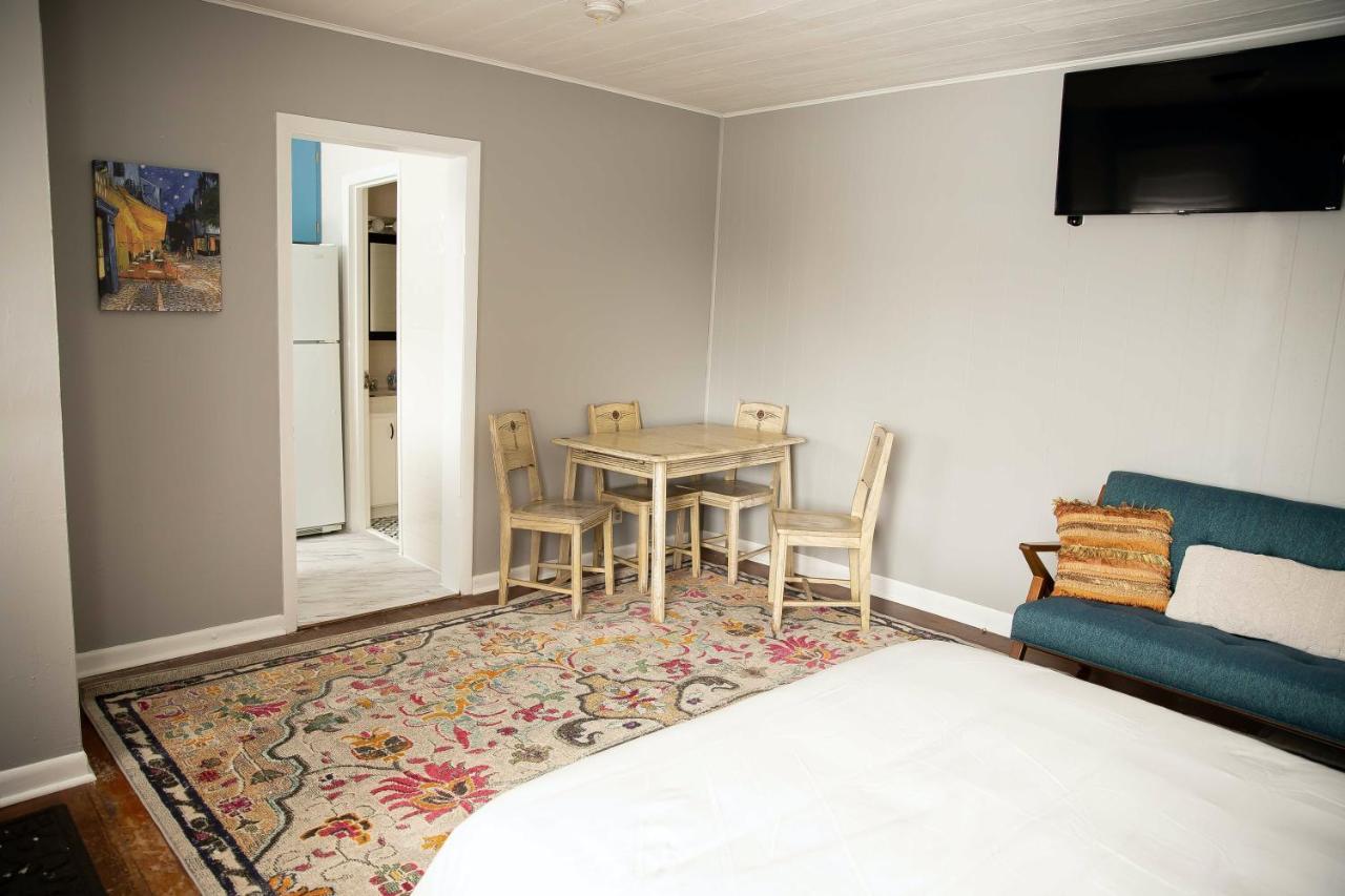 Charming French Studio Apartment Laramie Εξωτερικό φωτογραφία